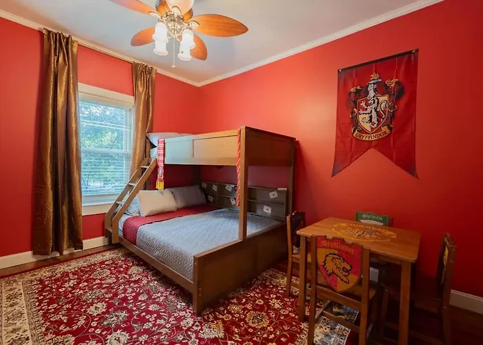 Wizard House + Hot Tub, Private Creek, Large Yard, Ev Charge